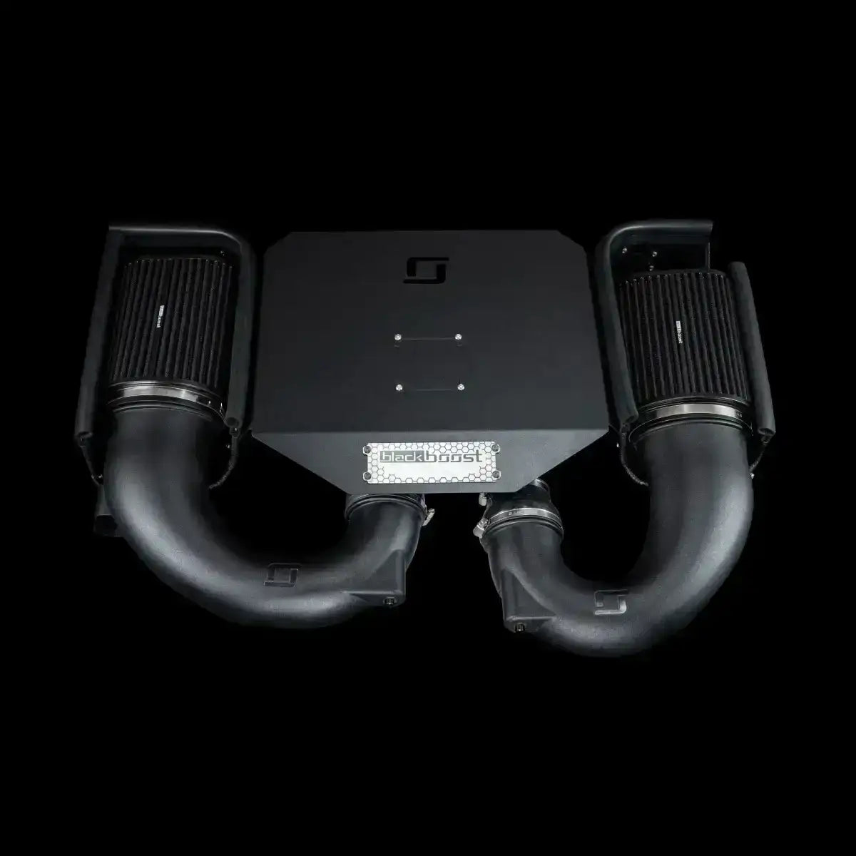 Mercedes C63 M177 Gen2 Cold Air Intake Tuning-Teil auf schwarzem Hintergrund