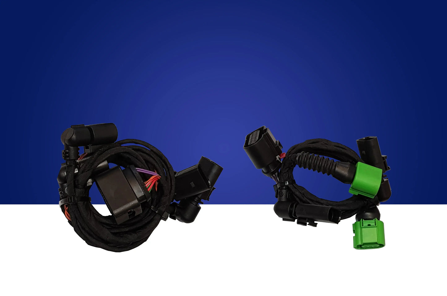 Auto Tuning Kabelbaum Set auf blau-weißem Hintergrund, KTH Shop hochwertige Tuning-Teile