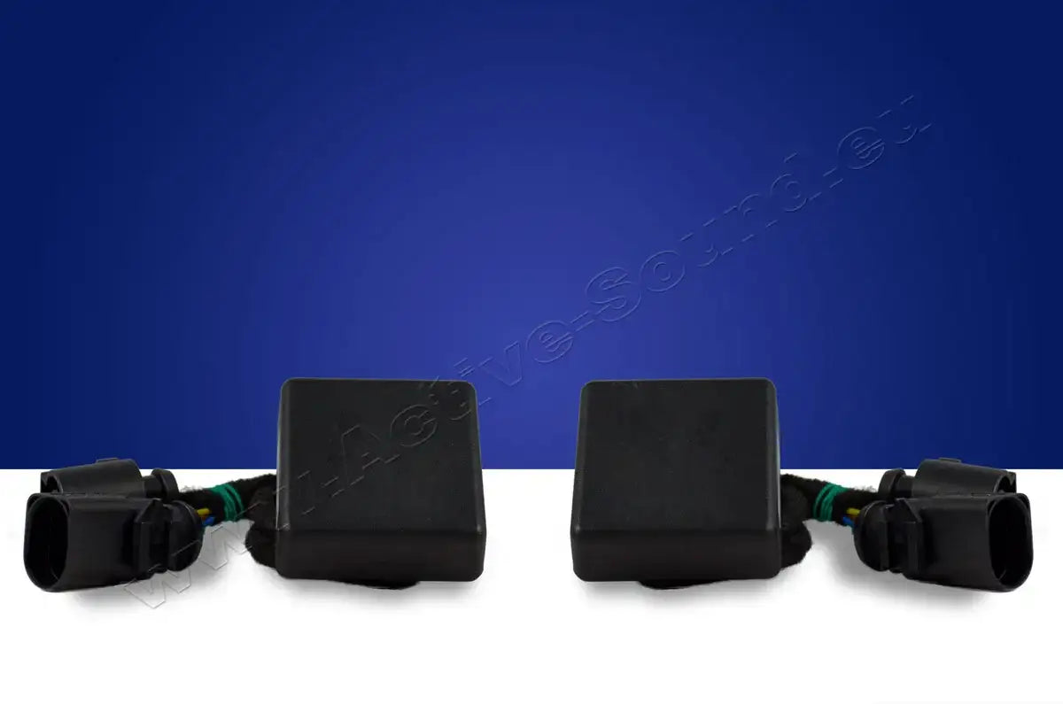 Blinkermodul Set für Auto Tuning, schwarzes Gehäuse, KTH Shop, vor blauem Hintergrund