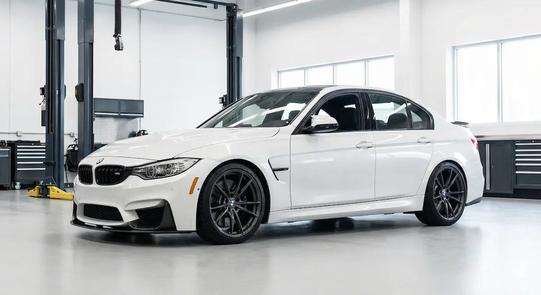 BMW M3 F80 mit S55 Motor in Tuning-Werkstatt