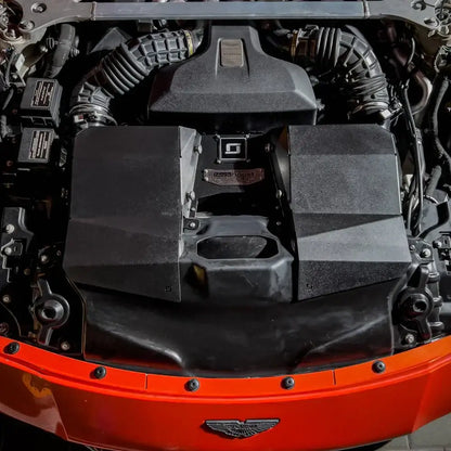 Aston Martin Motorraum mit Kaltluftansaugung, Tuning-Kit, KTH Shop, hochwertige Autoteile