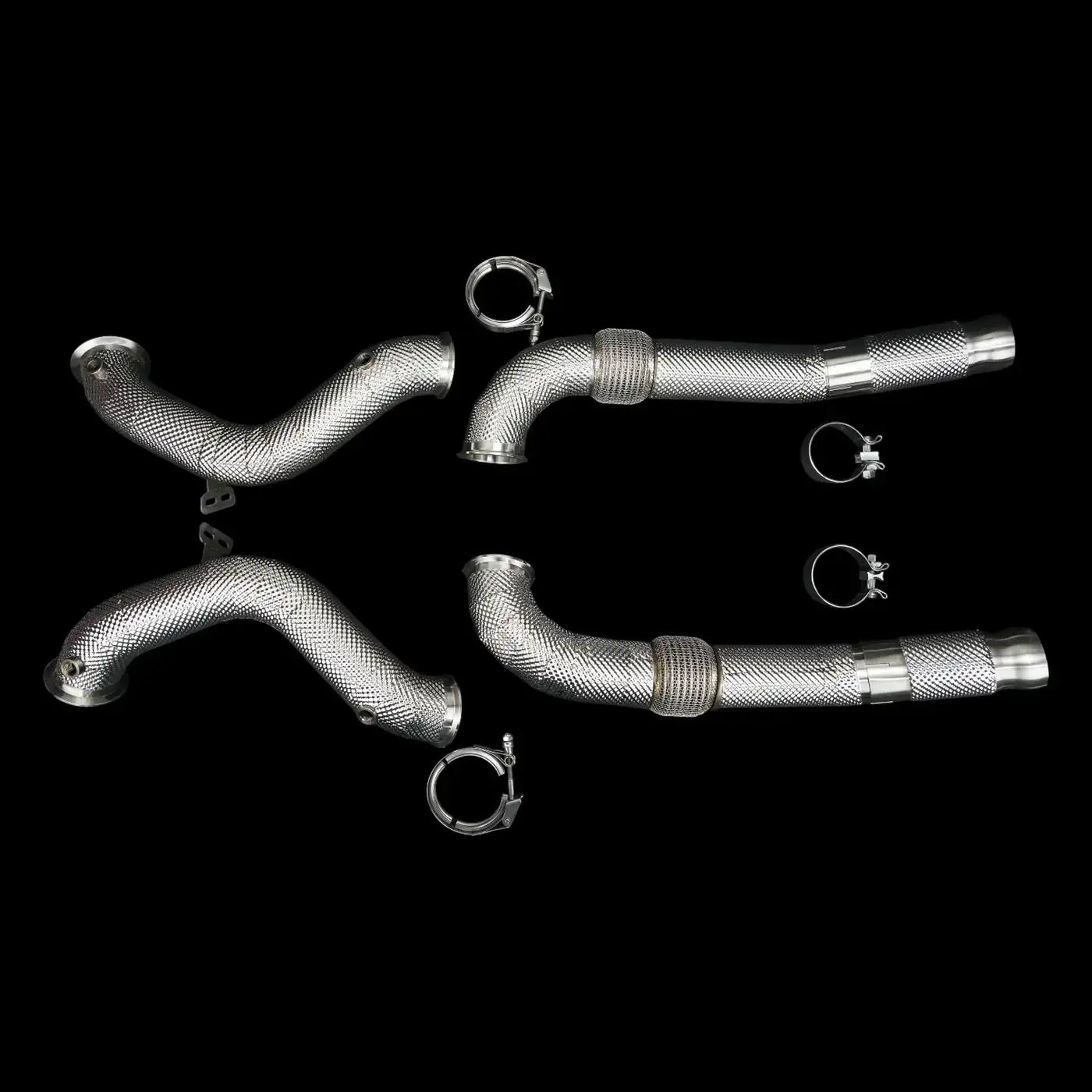 Hitzeschutz Downpipes aus Edelstahl mit Klemmschellen, Tuning-Zubehör von KTH Shop vor schwarzem Hintergrund