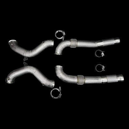 Hitzeschutz Downpipes aus Edelstahl mit Klemmschellen, Tuning-Zubehör von KTH Shop vor schwarzem Hintergrund