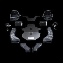 Cold Air Intake Kit Mercedes M157 CLS63 E63 AMG, schwarze Tuning-Teile auf schwarzem Hintergrund