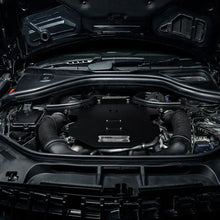 KTH Shop Kaltluftansaugsystem im Motorraum, hochwertiges Tuning-Teil, Nahaufnahme