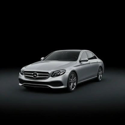 Silberner Mercedes-Benz Limousine auf schwarzem Hintergrund, KTH Shop Tuning-Teile