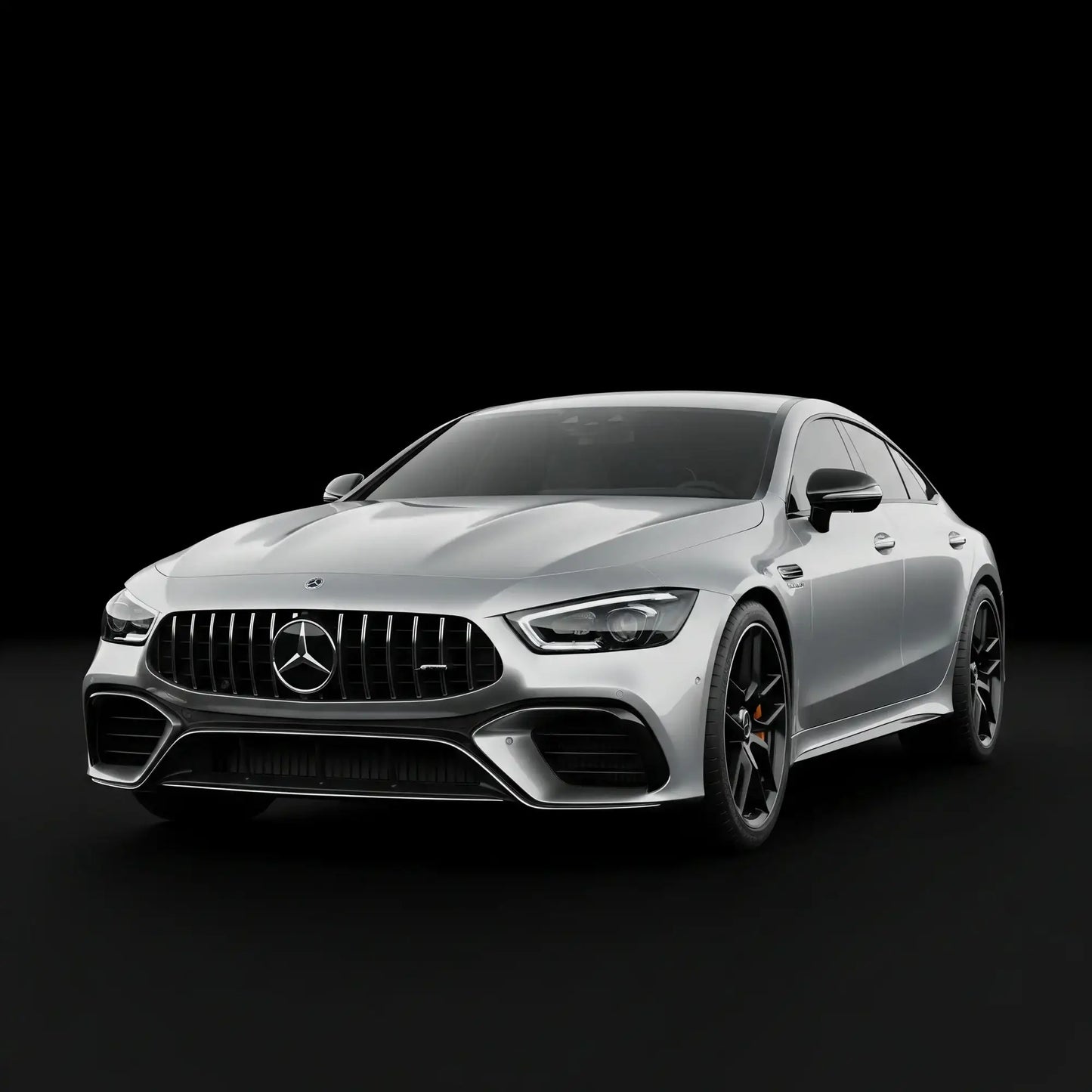 Silberner Mercedes AMG auf schwarzem Hintergrund, sportliches Design, Tuning KTH Shop