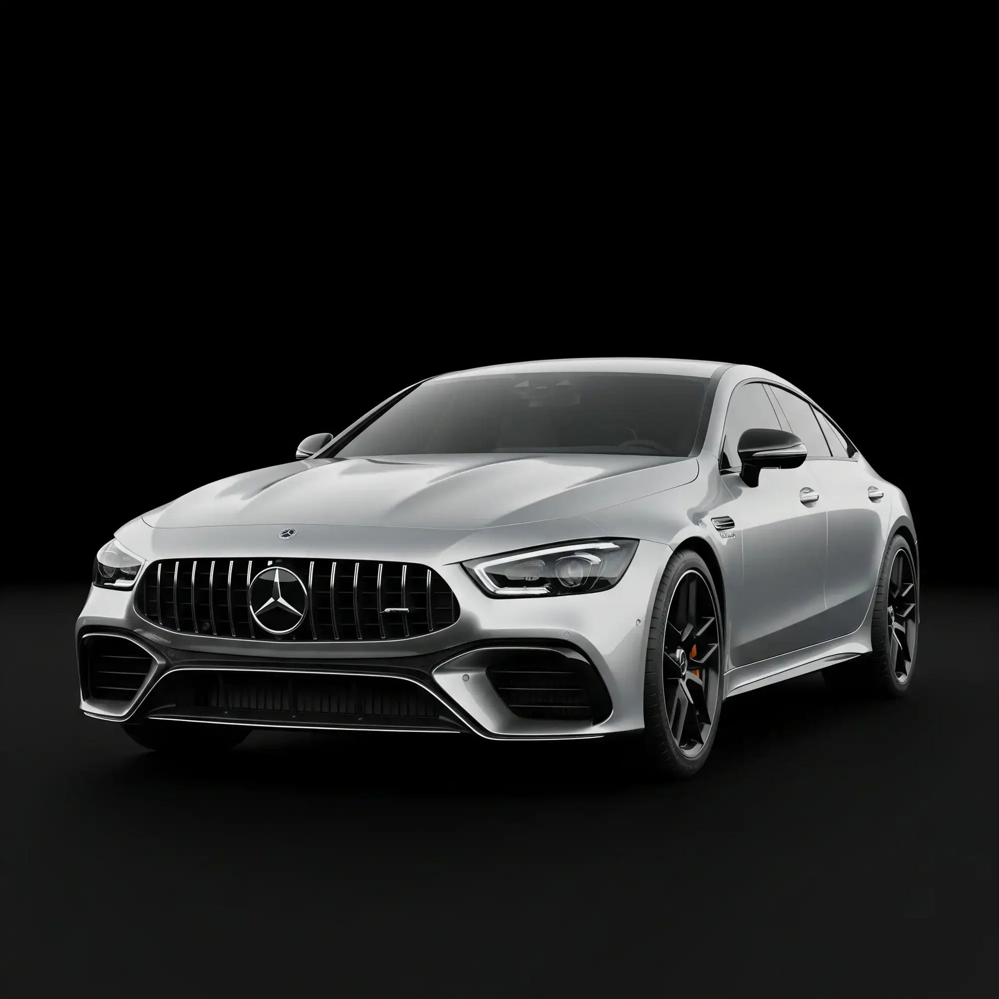 Silberner Mercedes AMG auf schwarzem Hintergrund, sportliches Design, Tuning KTH Shop