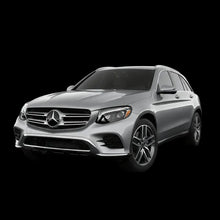 Silberner Mercedes SUV, Frontansicht auf schwarzem Hintergrund, KTH Shop Tuning Zubehör