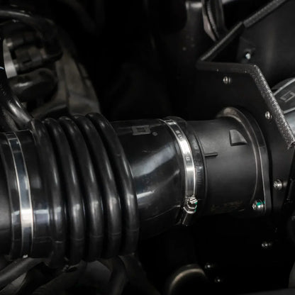 BlackBoost Cold Air Intake | Land Rover Defender 90/110/130 V8 P525 5.0 bild12