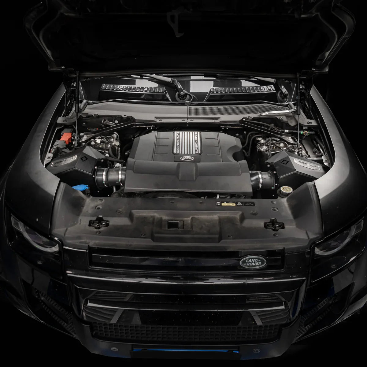 BlackBoost Cold Air Intake | Land Rover Defender 90/110/130 V8 P525 5.0 bild1