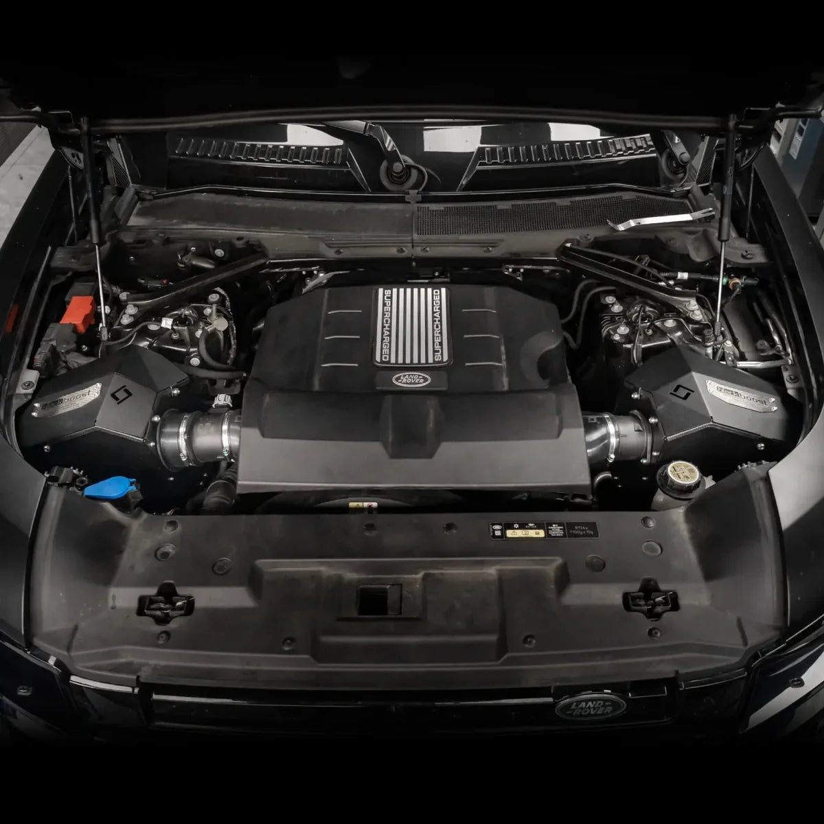 BlackBoost Cold Air Intake | Land Rover Defender 90/110/130 V8 P525 5.0 bild2