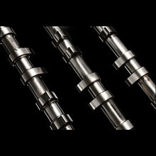 Edelstahl Nockenwelle für Autotuning, glänzend, auf schwarzem Hintergrund bei KTH Shop