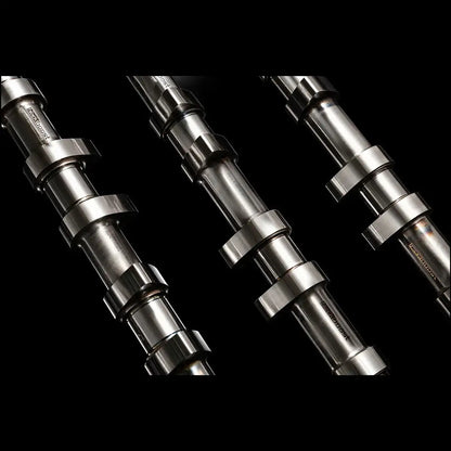 Edelstahl Nockenwelle für Autotuning, glänzend, auf schwarzem Hintergrund bei KTH Shop