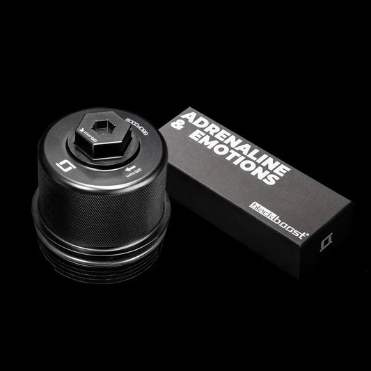 Schwarzer CNC Ölfilterdeckel von Blackboost mit Box, Tuning-Zubehör bei KTH Shop