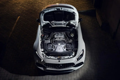 Mercedes AMG GT Motorraum mit installiertem M177 Cold Air Intake, Tuning-Teil von KTH Shop