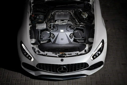 Mercedes AMG GT Motorraum mit installiertem M177 Kaltluft-Ansaugsystem, Tuning-Zubehör