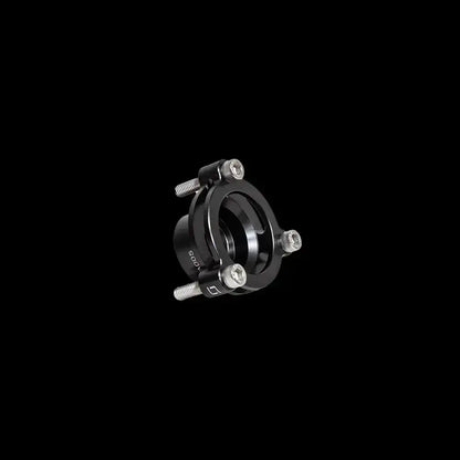 Mercedes M256 FTA Adapter aus Aluminium mit Schrauben, KTH Shop Tuning-Zubehör, schwarzer Hintergrund