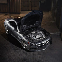 Mercedes SL500 mit offener Motorhaube, Kaltluftansaugsystem sichtbar, Tuning Zubehör