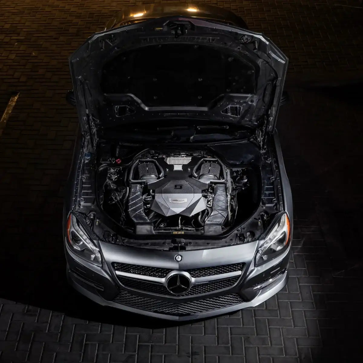 Mercedes SL500 Motorraum mit offenem Cold Air Intake, hochwertige Tuning-Teile, KTH Shop