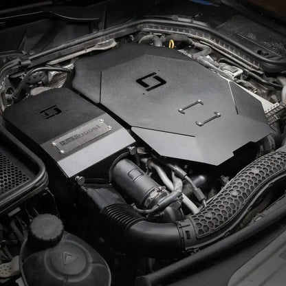 Moderner Tuning-Motor mit blackboost Ansaugung, hochwertiges Zubehör im KTH Shop