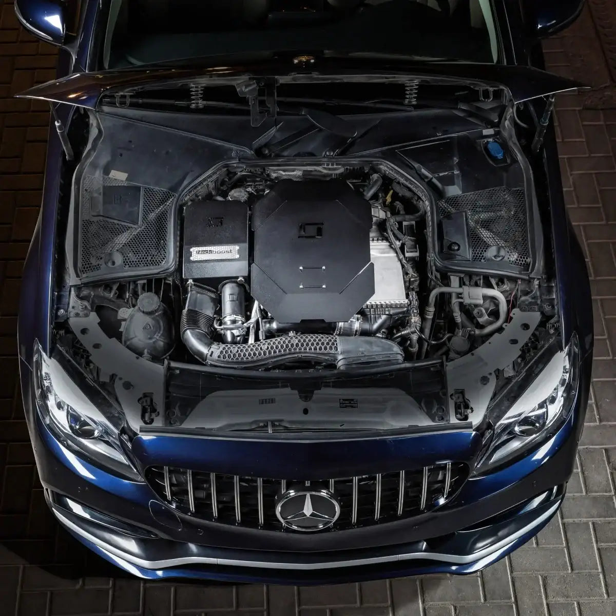 Mercedes Motorraum mit getuntem Motor, Tuning-Teile bei KTH Shop kaufen