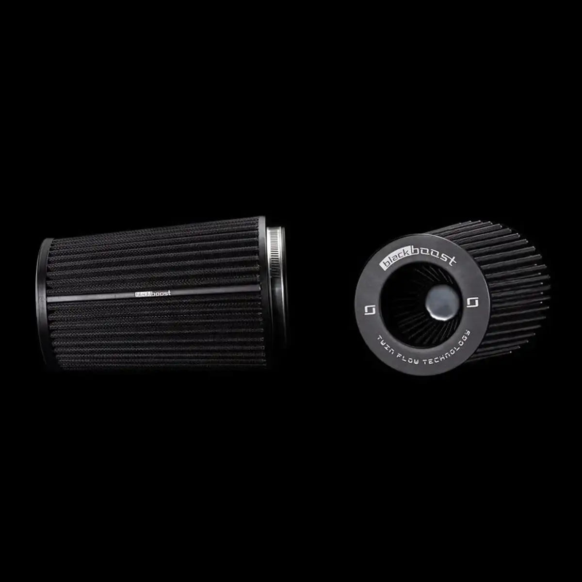 Twin Air Flow Filter Set 4,3 Zoll, schwarz, zylindrisch, Blackboost Tuning-Teil auf schwarzem Hintergrund