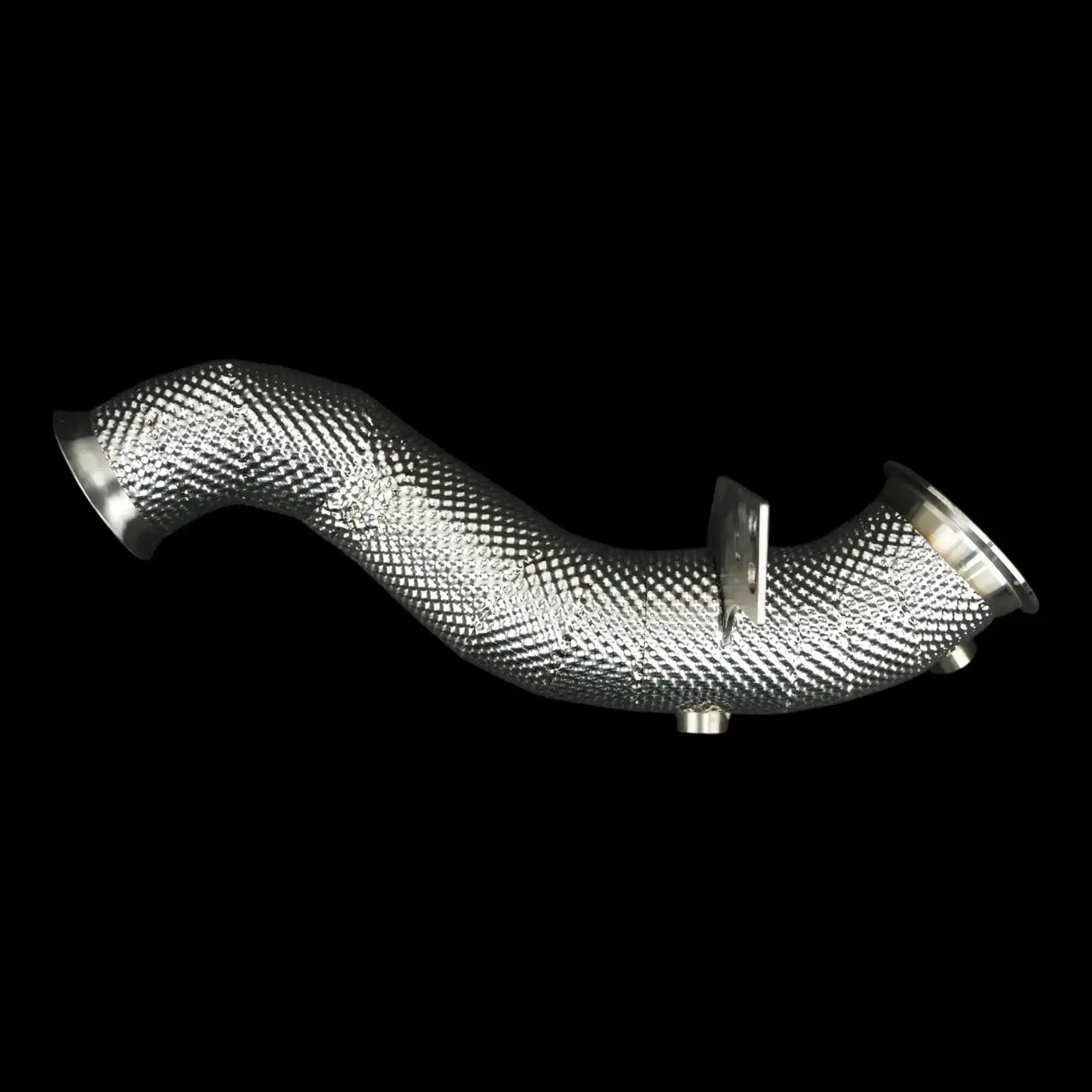 Hitzeschutz Downpipe aus Edelstahl, glänzend, für Tuning, freigestellt auf schwarzem Hintergrund