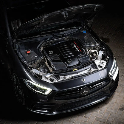 Mercedes-AMG Motorraum mit offenem Motorhaube, Tuning-Teil, hochwertiges Autozubehör