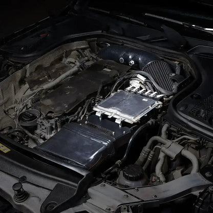 Neues Sportluftfilter-Intake-System im Motorraum, Tuning-Teil für Mercedes, KTH Shop