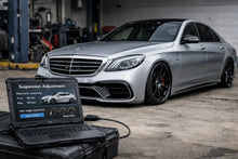 Mercedes Limousine mit Tieferlegung per Laptop-Diagnose in Werkstatt, KTH Shop Tuning Zubehör